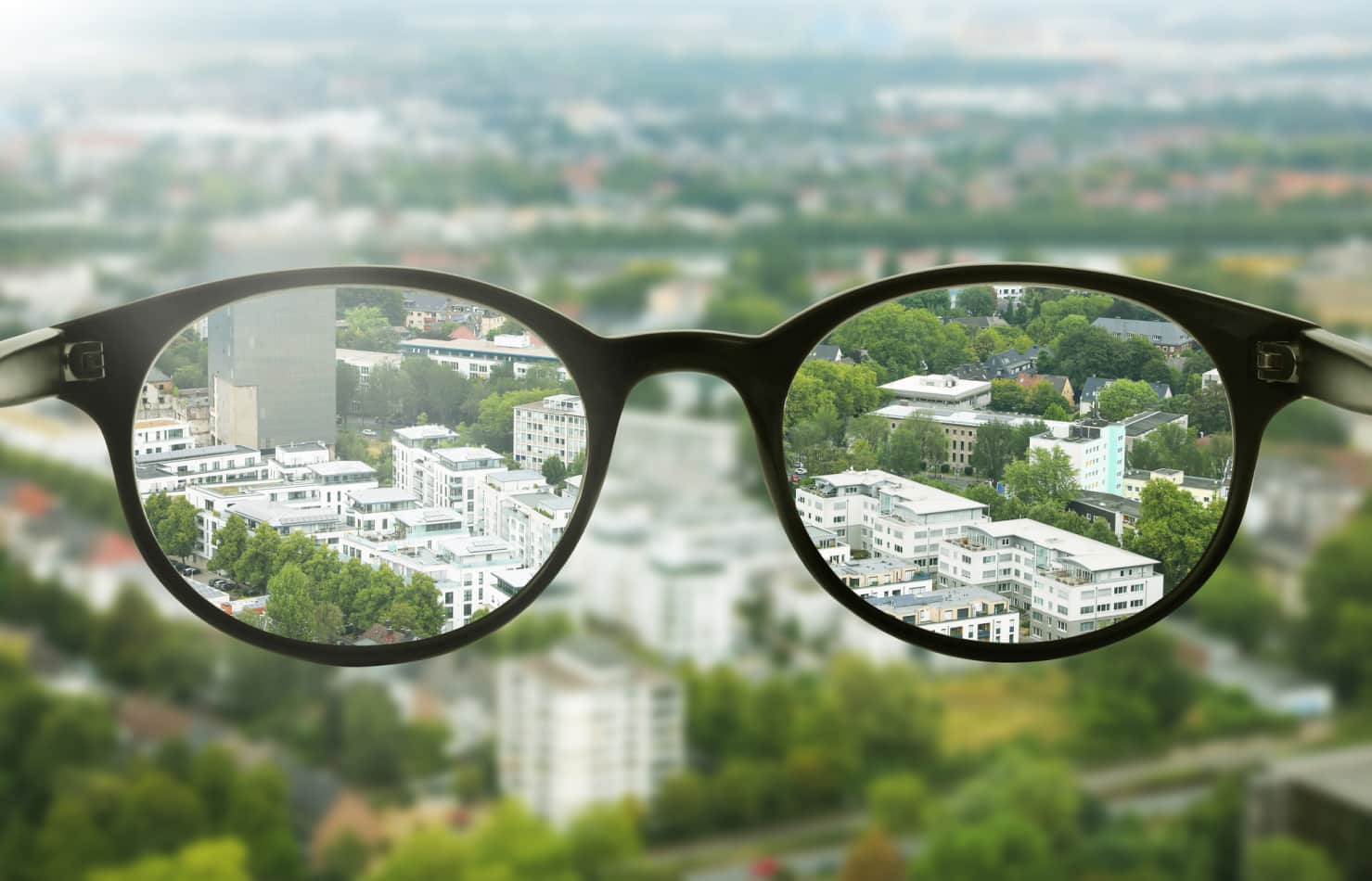Gafas de sol que muestran la ciudad en definicion